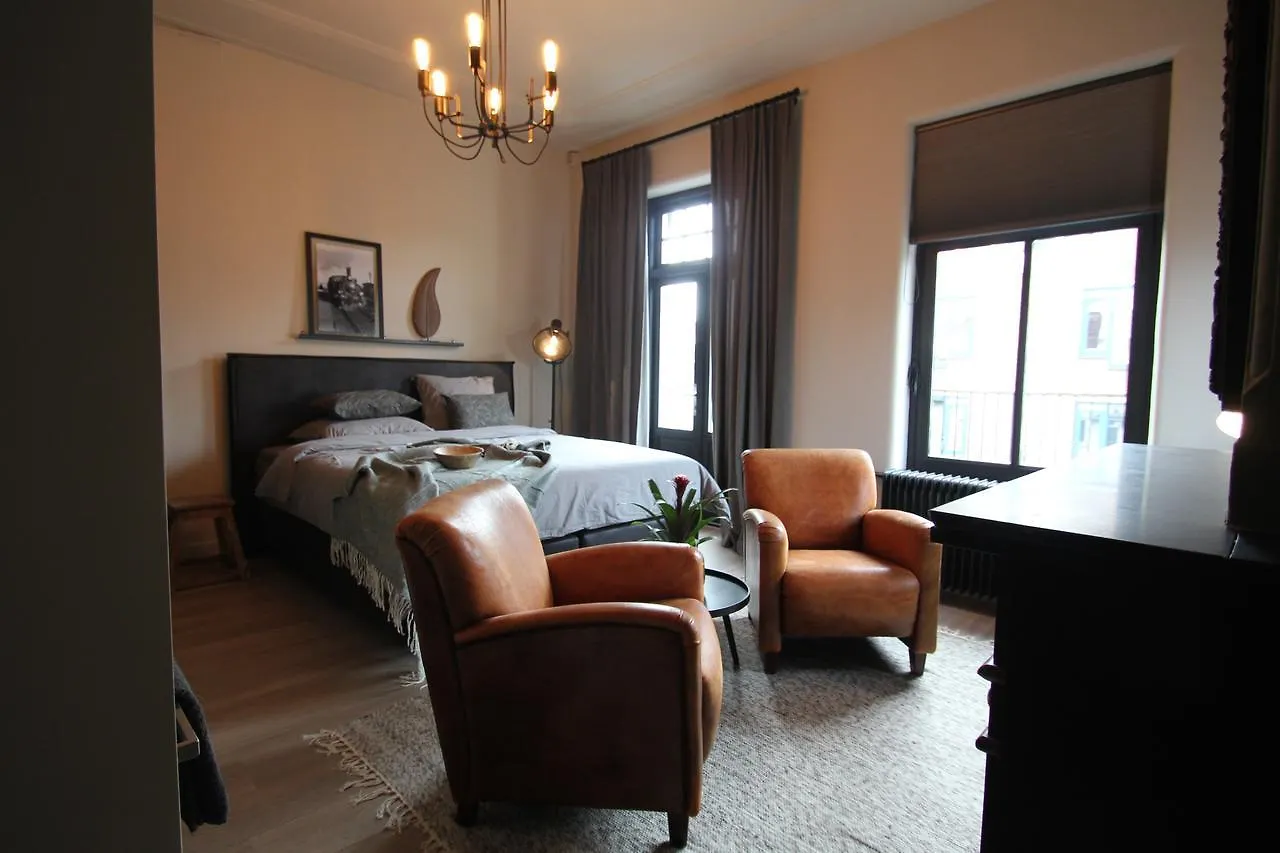 Het Spoorhuis Uithoorn Bed & Breakfast